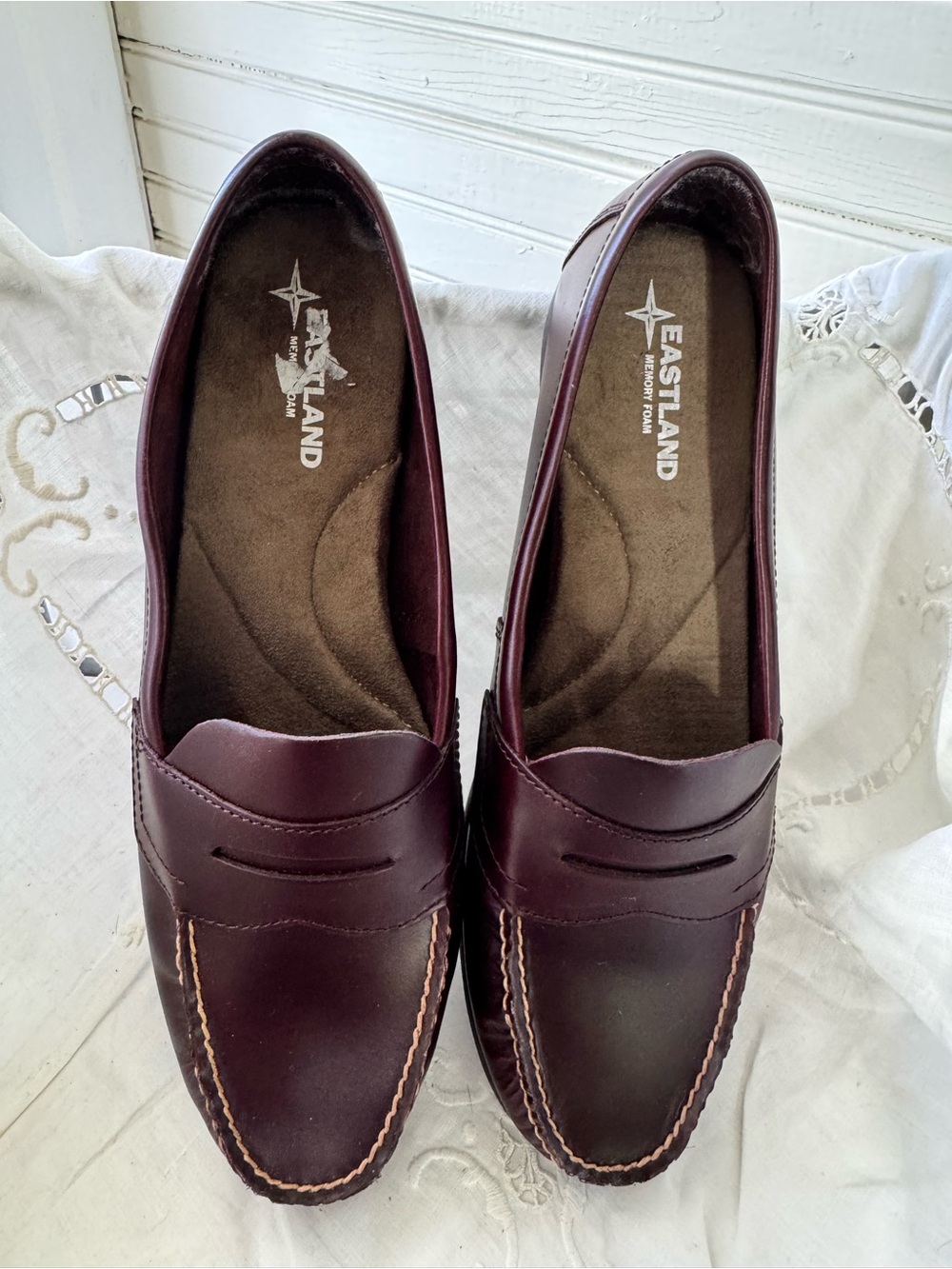 Eastland Women's Burgundy Leather classic II Penny Loafers